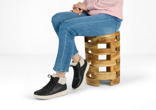 Elin - Schwarzes Leder/Cremefarbenes Fell